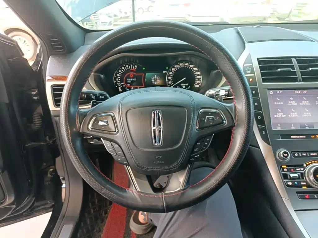 Lincoln MKZ — миниатюра 11