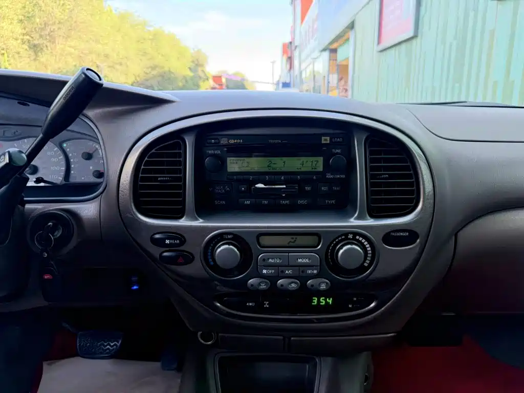 Toyota Sequoia — миниатюра 6