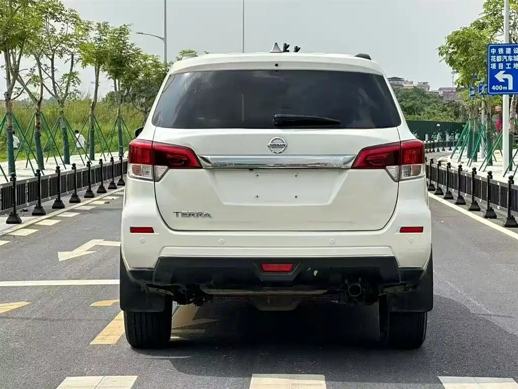 Nissan Terra 2018 2.5L AT Luxury