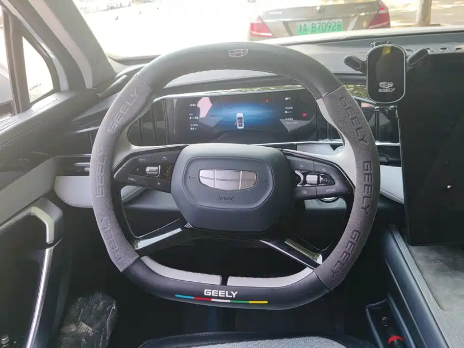 Geely Boyue L — миниатюра 15