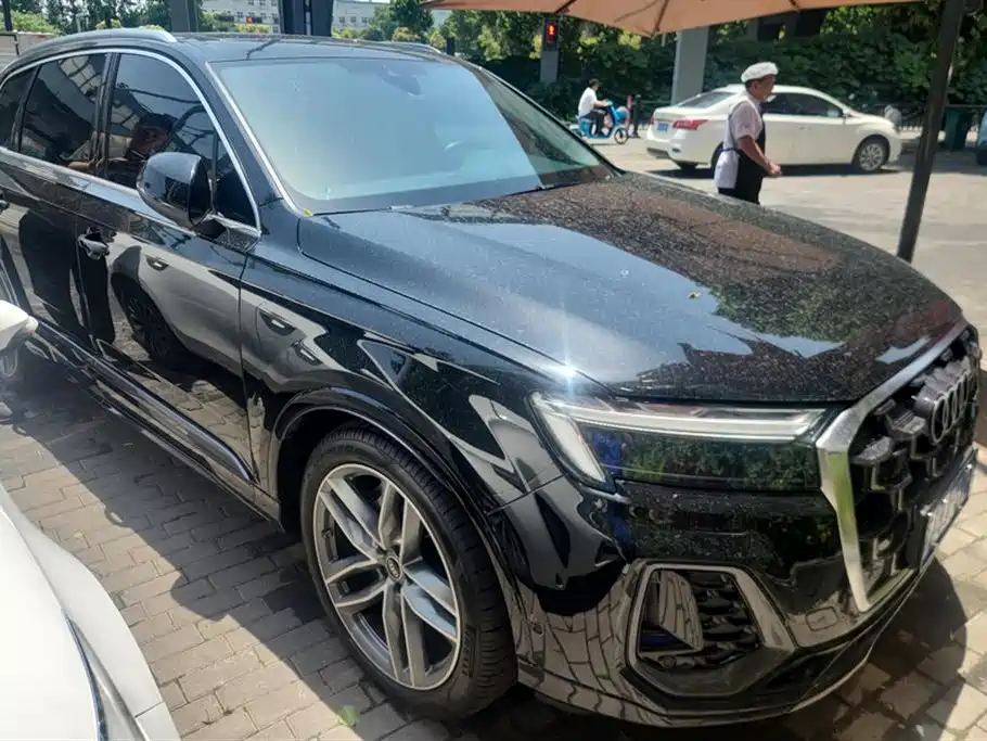 Audi Q7 2024 45 TFSI quattro S line Sport