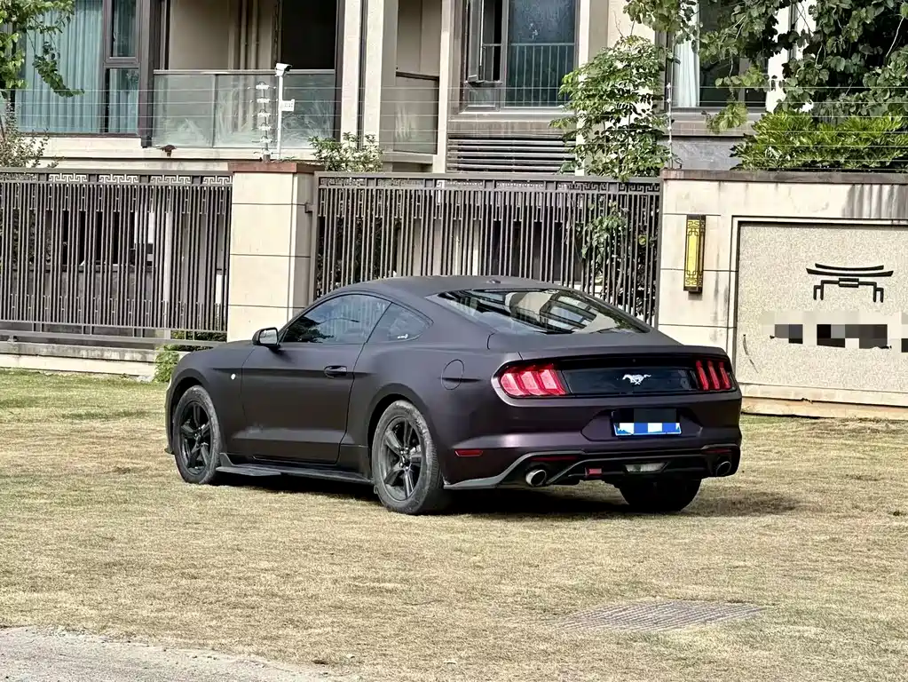 FORD MUSTANG