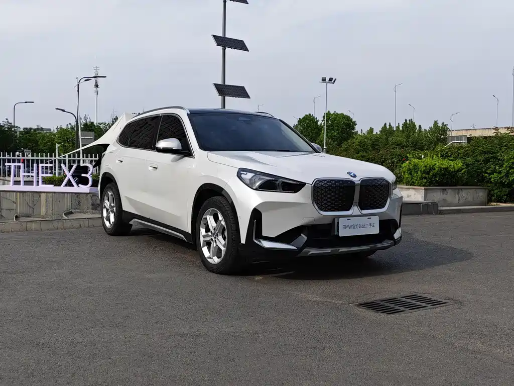 BMW iX1 2023 eDrive25L X