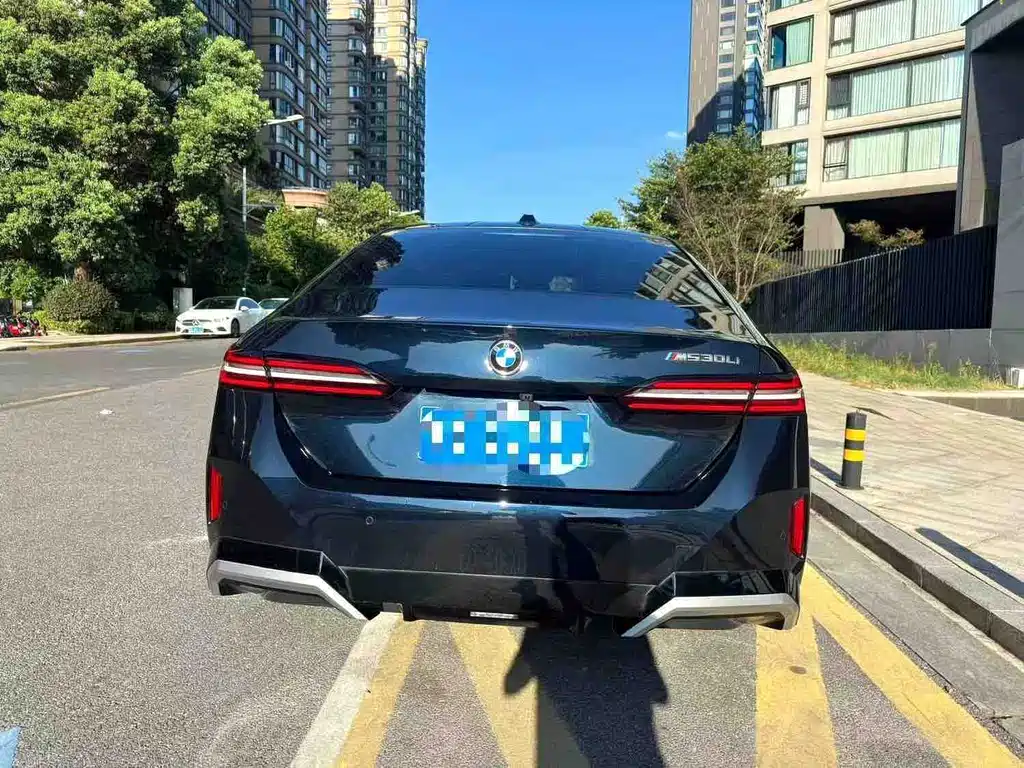 BMW 5 Series — миниатюра 10