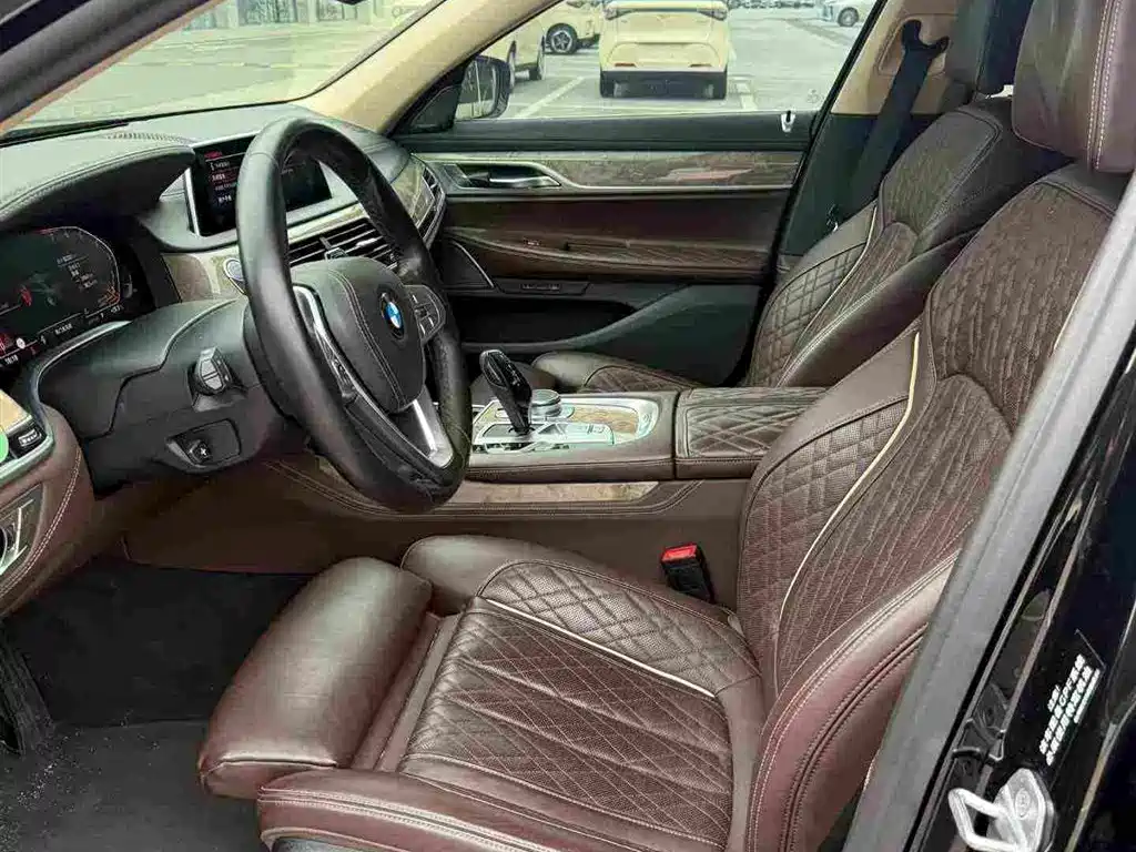 BMW 7 Series — миниатюра 4