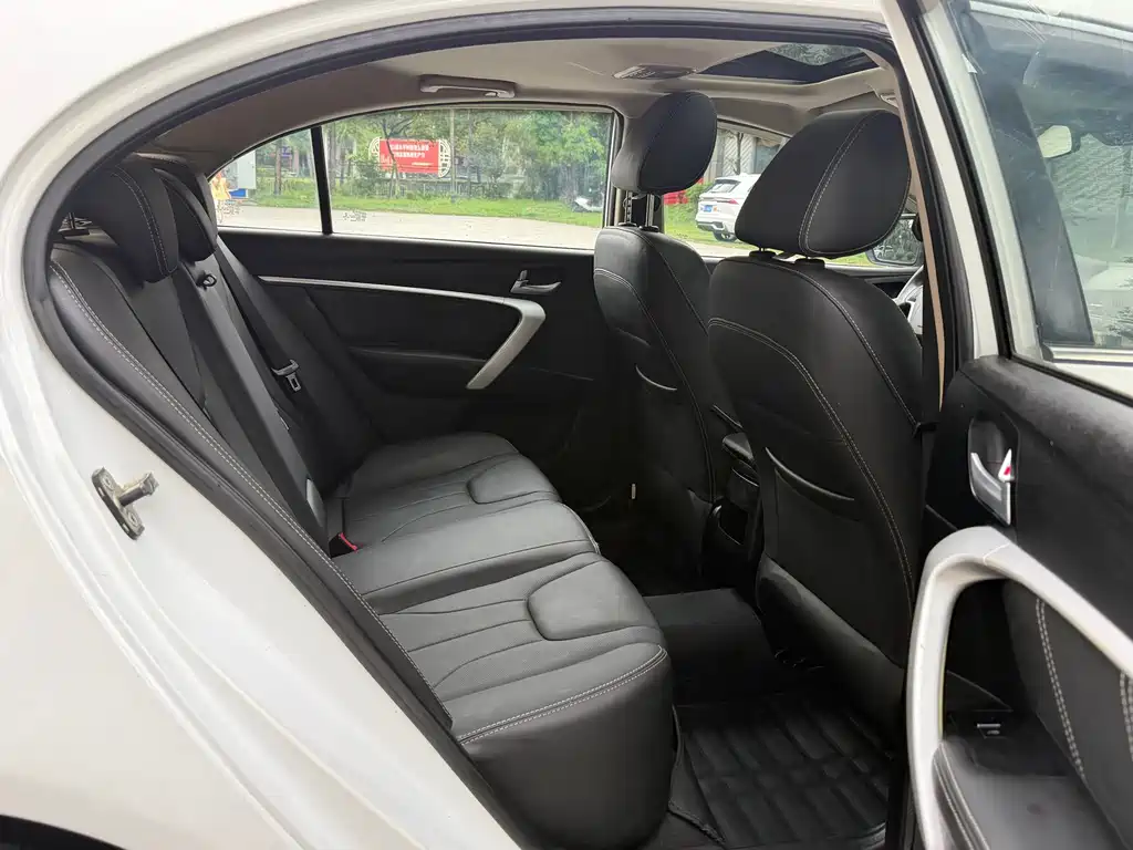 Geely Emgrand Sedan Million Model 1.5L Manual Upward Edition, фото 12