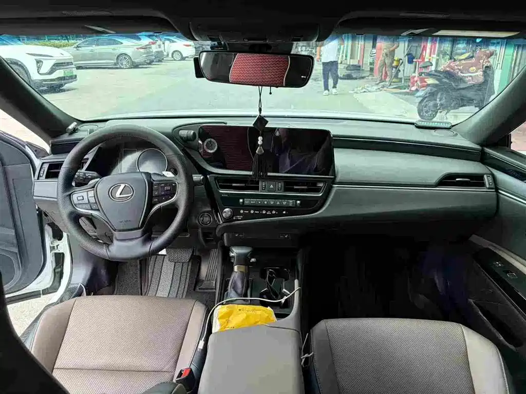 Lexus ES — миниатюра 5