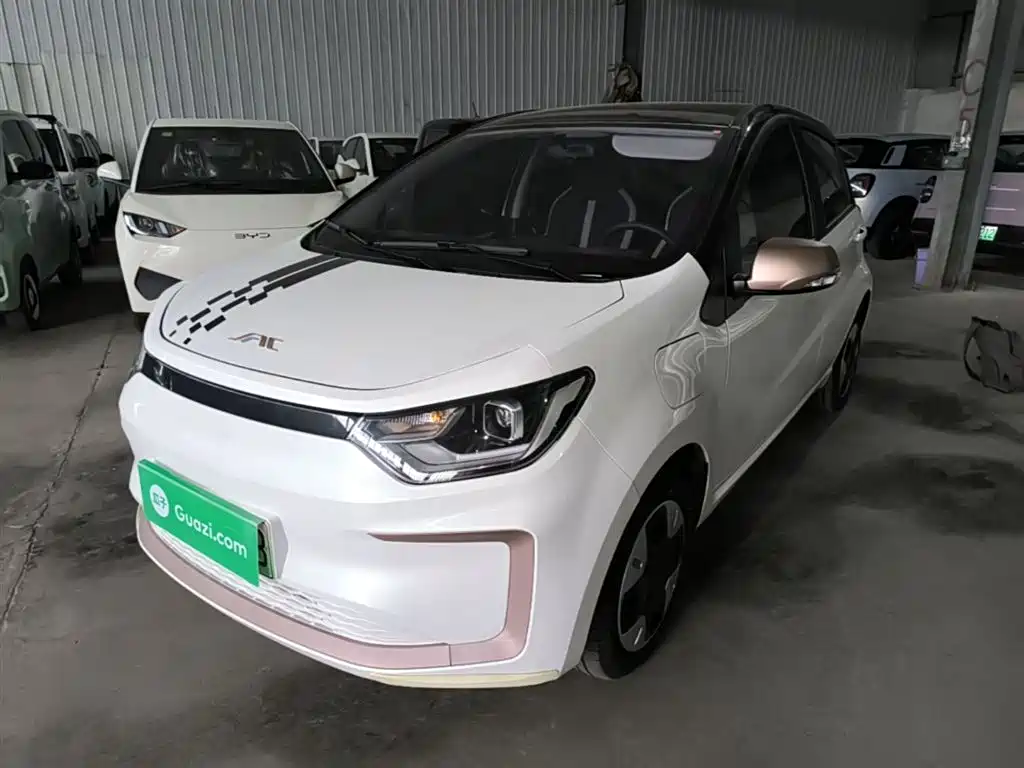 Yiwei Yiwei Huaxianzi 2025
