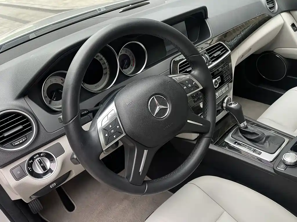 Mercedes-Benz C-Class — миниатюра 13