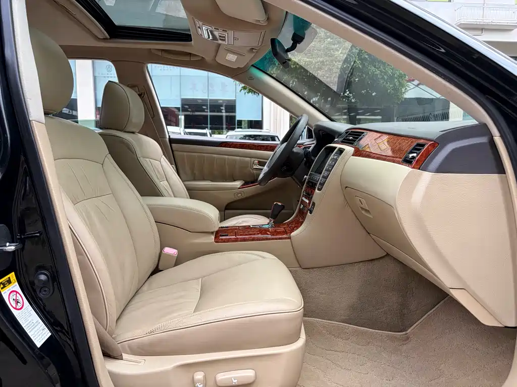 Toyota Crown — миниатюра 13