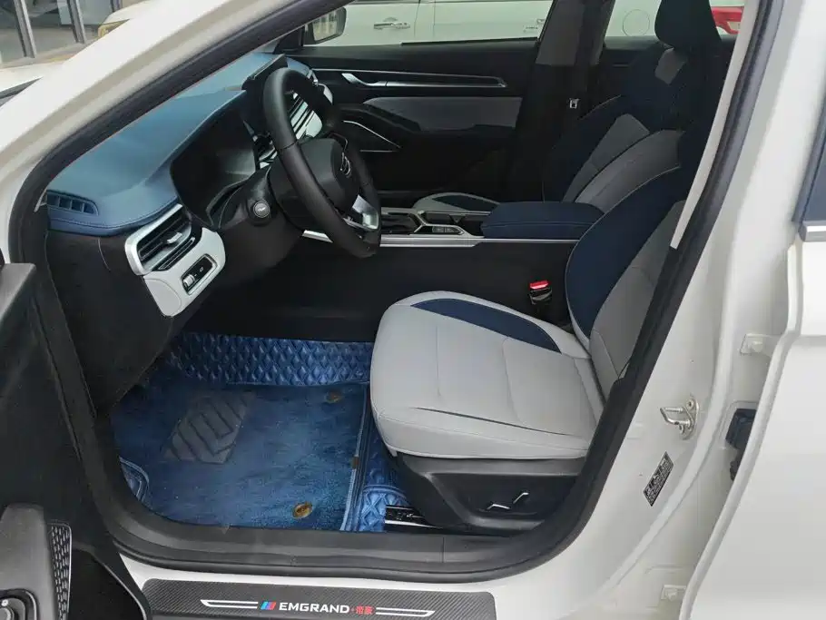 Geely Emgrand 2022 4 1.5L CVT Flagship