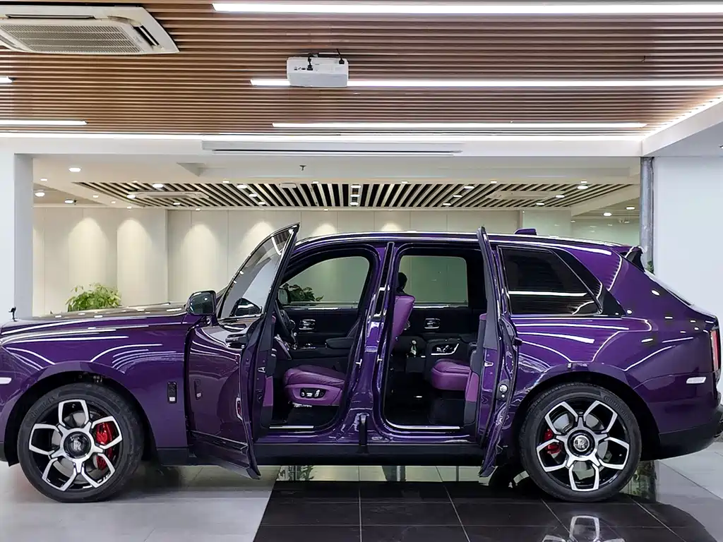 Rolls-Royce Cullinan 2024 мест
