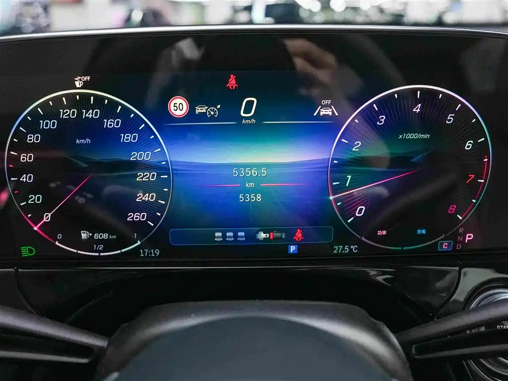Mercedes-Benz E-Class — миниатюра 7