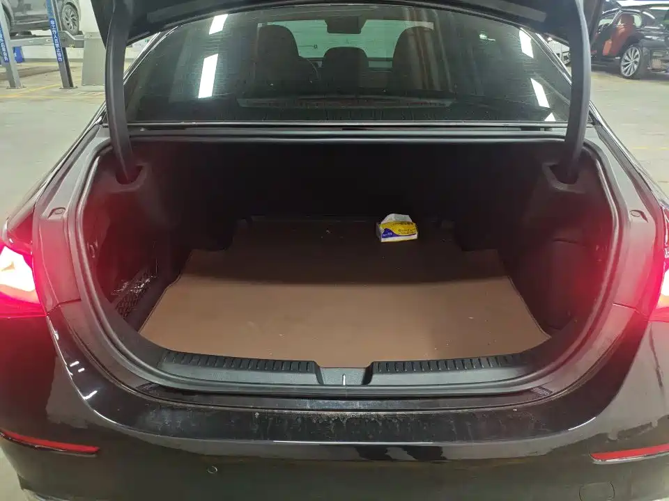 Mercedes-Benz E-Class — миниатюра 7