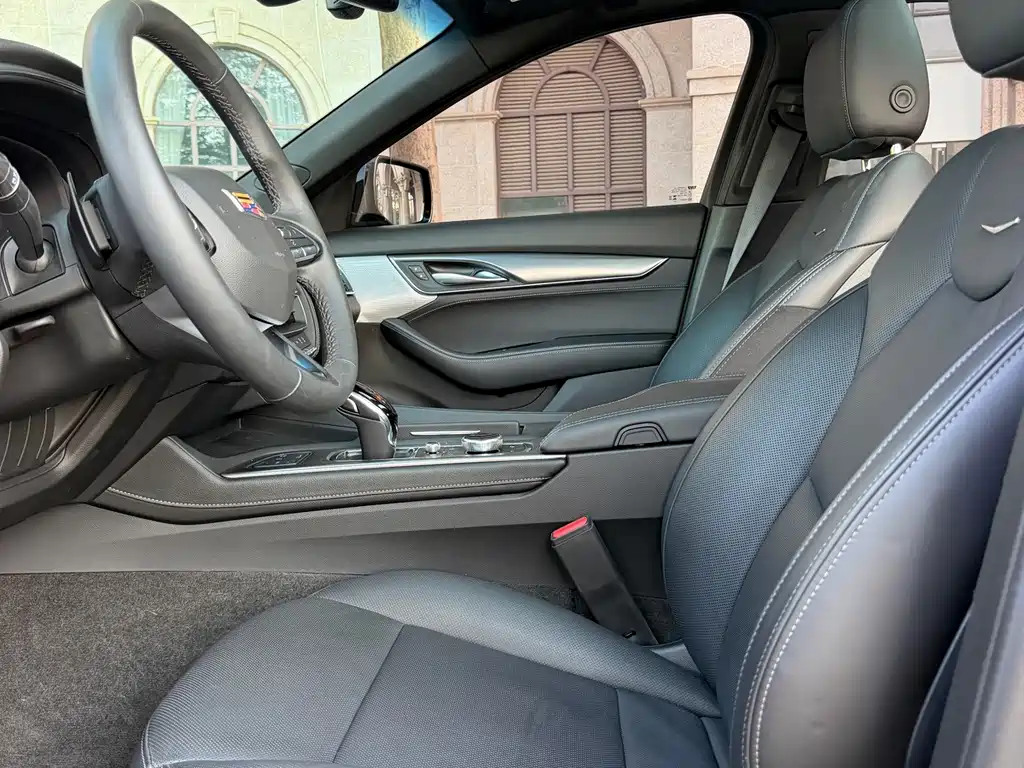 Cadillac CT5 — миниатюра 8