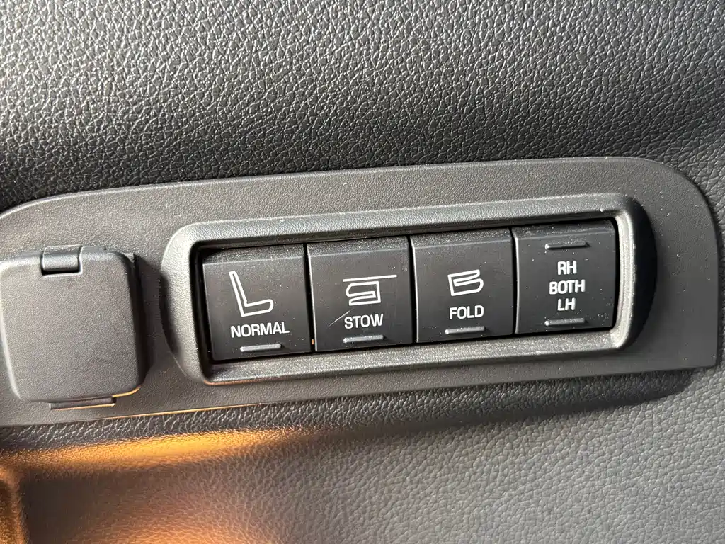 Ford Explorer (Import) — миниатюра 17