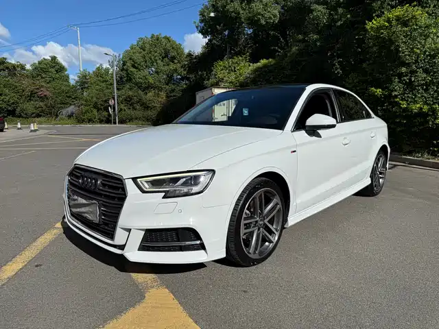 AUDI  A3 2018