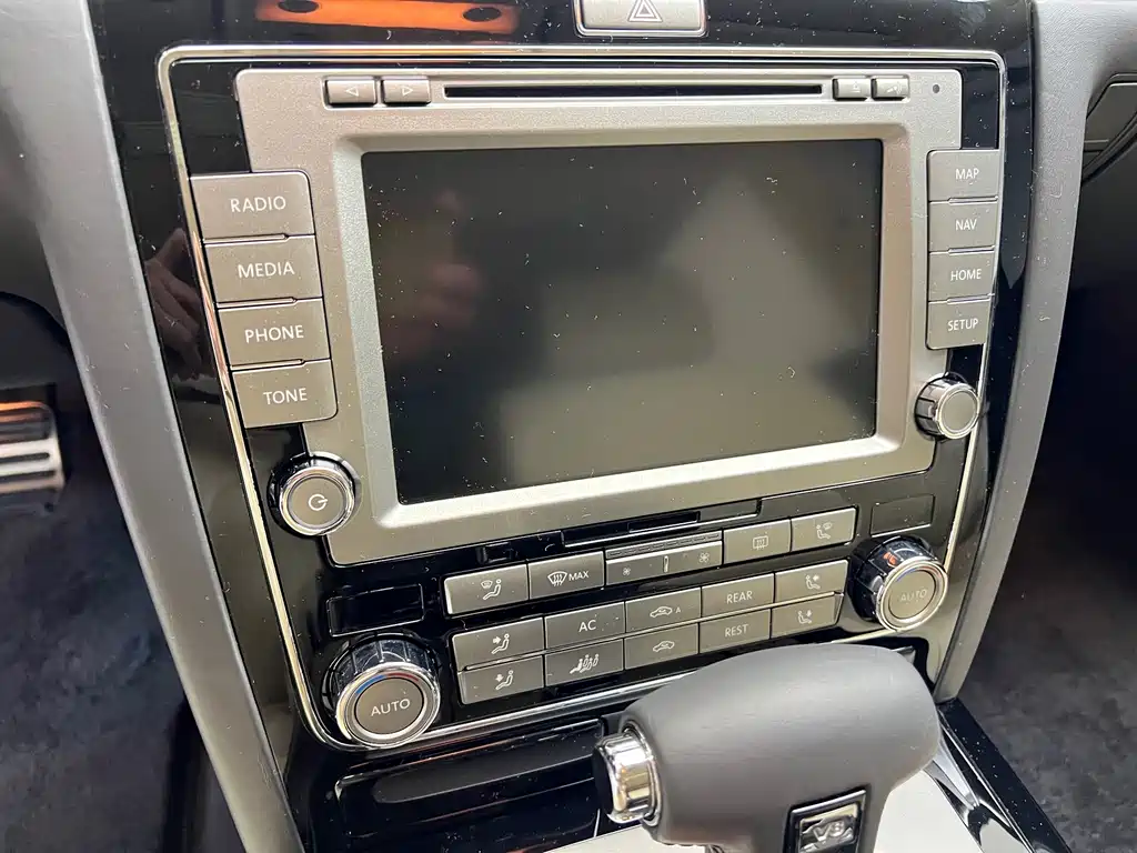Volkswagen Phaeton — миниатюра 14