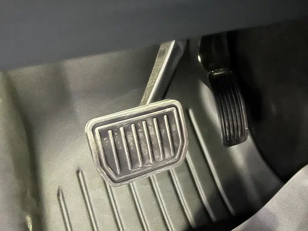 Tesla Model 3 — миниатюра 14