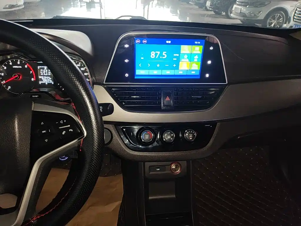 Baojun 310W — миниатюра 13