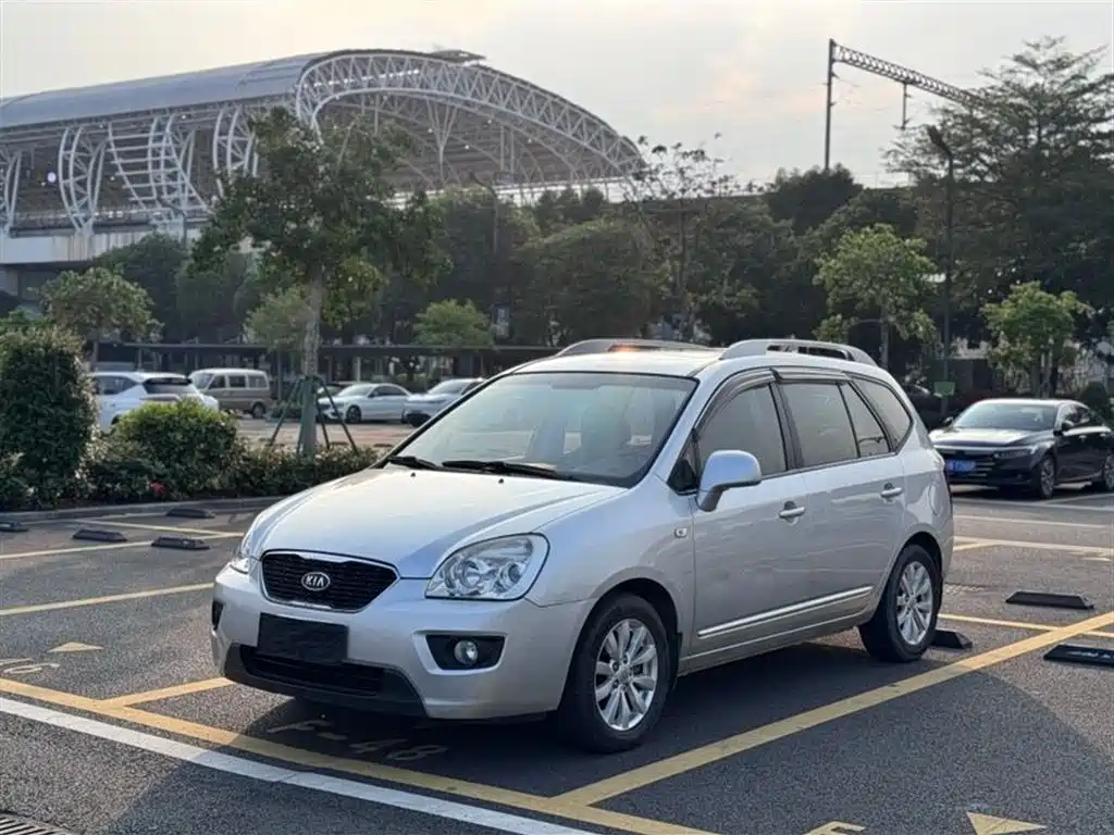 Kia Carens 2011