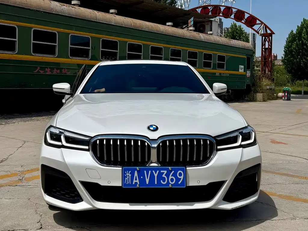 BMW 5 Series — миниатюра 2