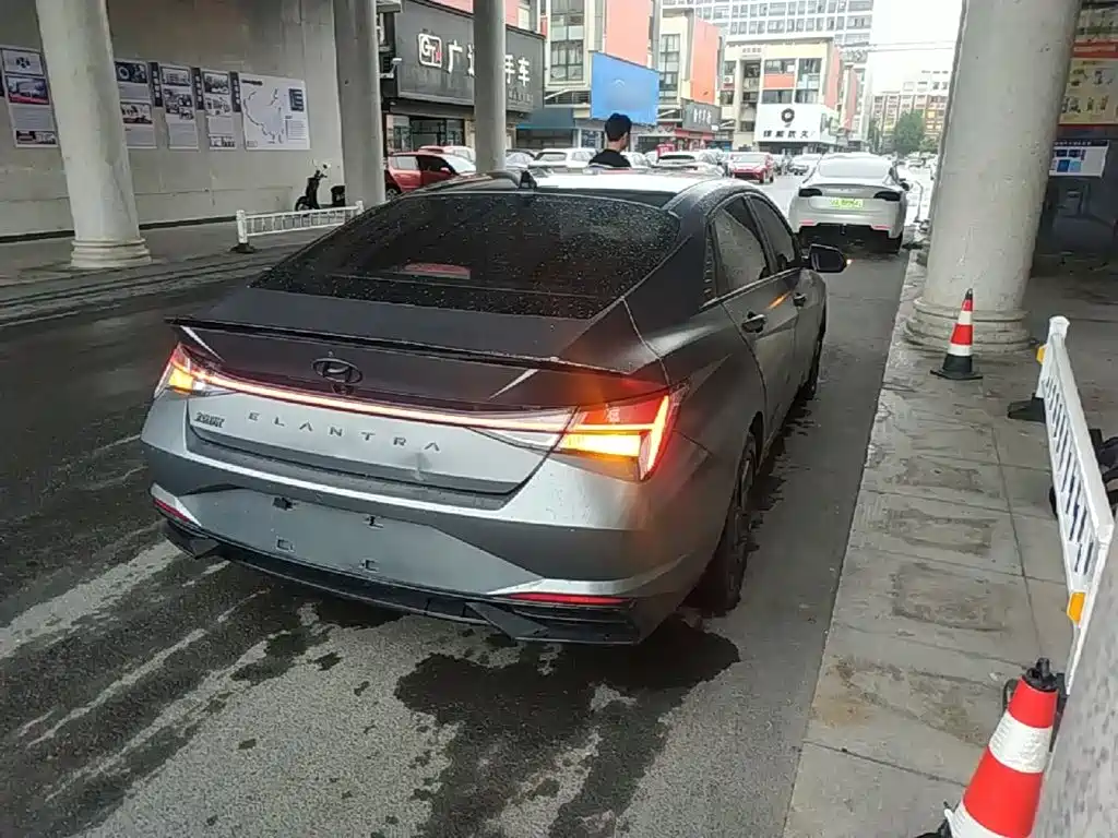 Hyundai Elantra — миниатюра 7