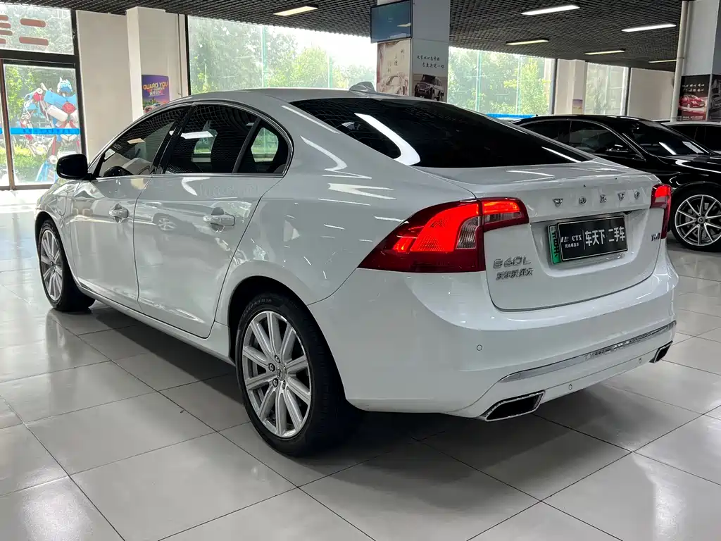 Volvo S60 PHEV — миниатюра 4