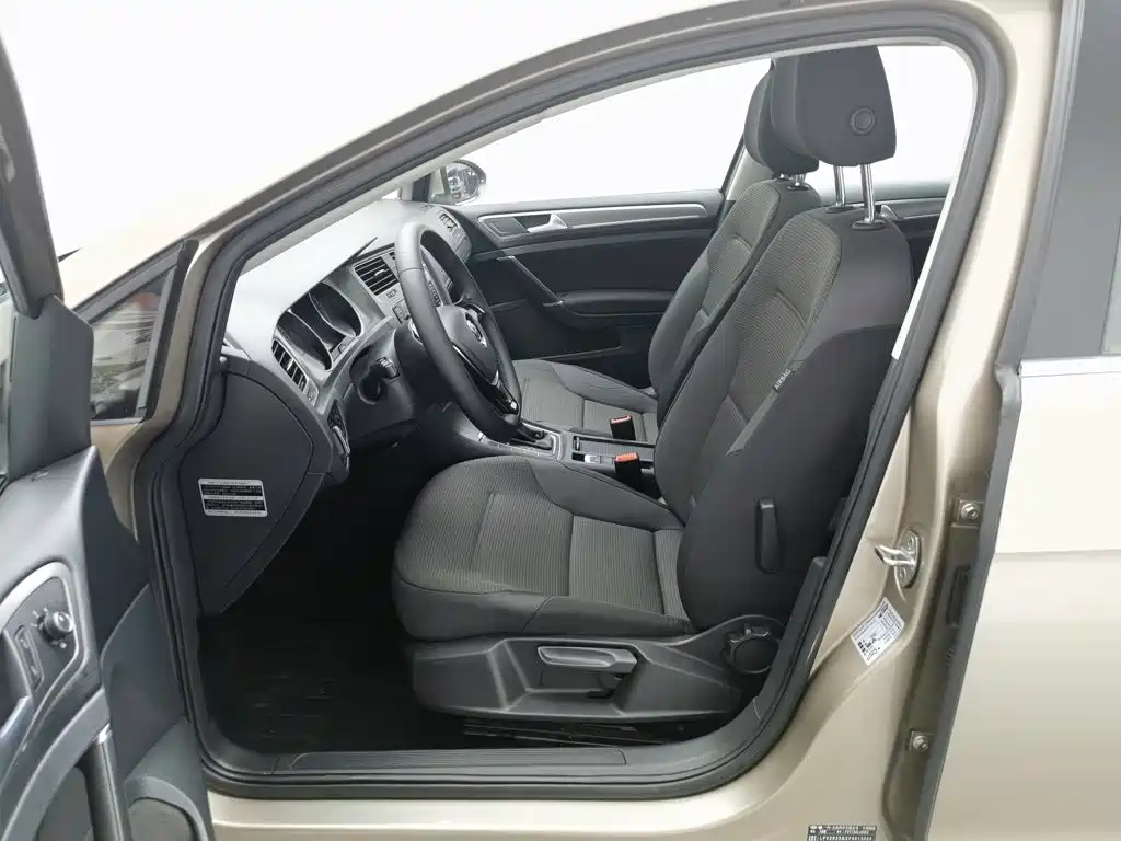 Volkswagen Golf 2015 1.6L AT Comfort