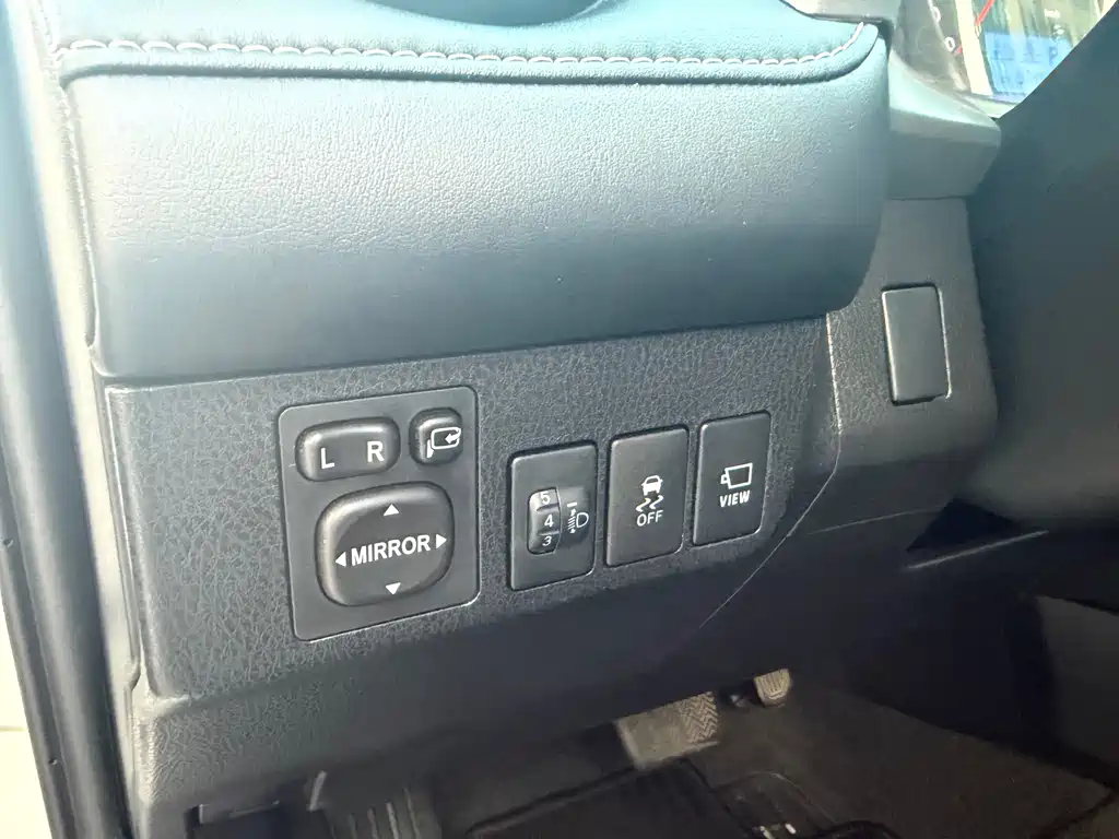 Toyota RAV4 — миниатюра 13