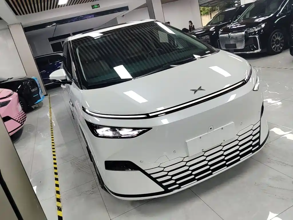 XPeng X9 — миниатюра 4