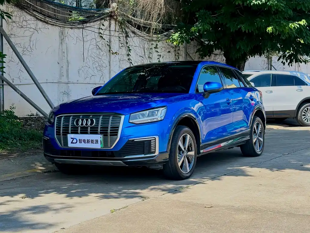 Audi Q2L e-tron 2019