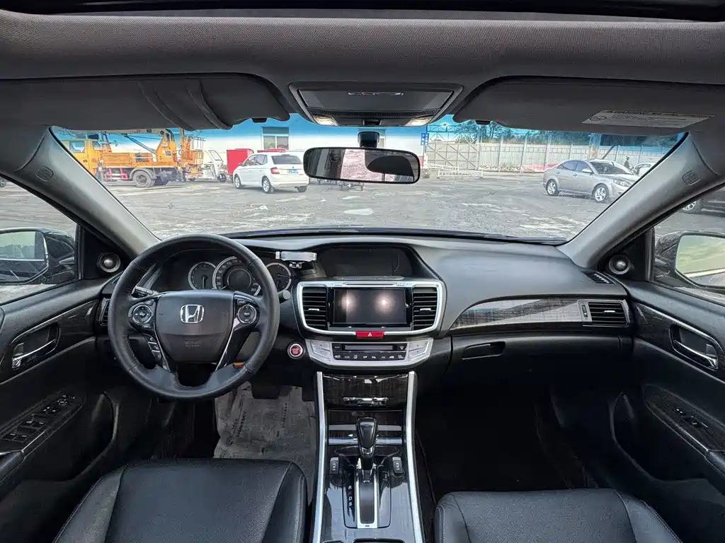 Honda Accord — миниатюра 9