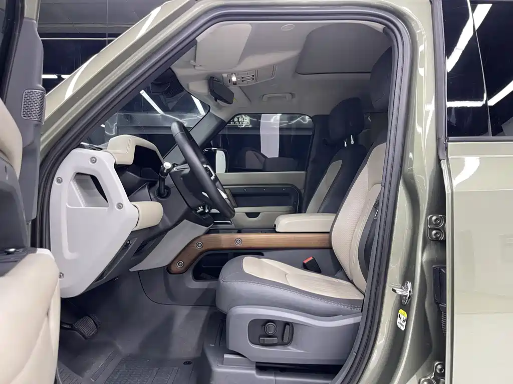 Land Rover Defender — миниатюра 18
