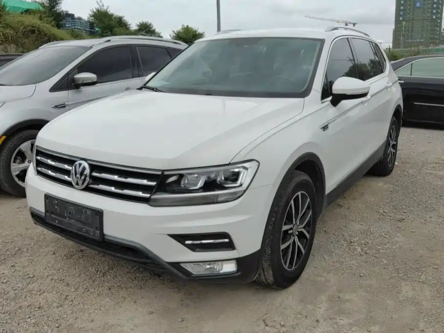 2017 Volkswagen Tiguan - zdjęcie 1 z 16