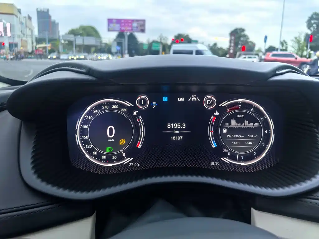 Aston Martin DBX — миниатюра 14