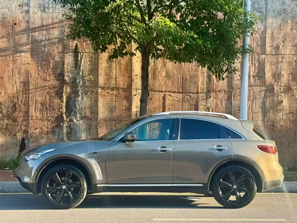 Infiniti FX — миниатюра 4