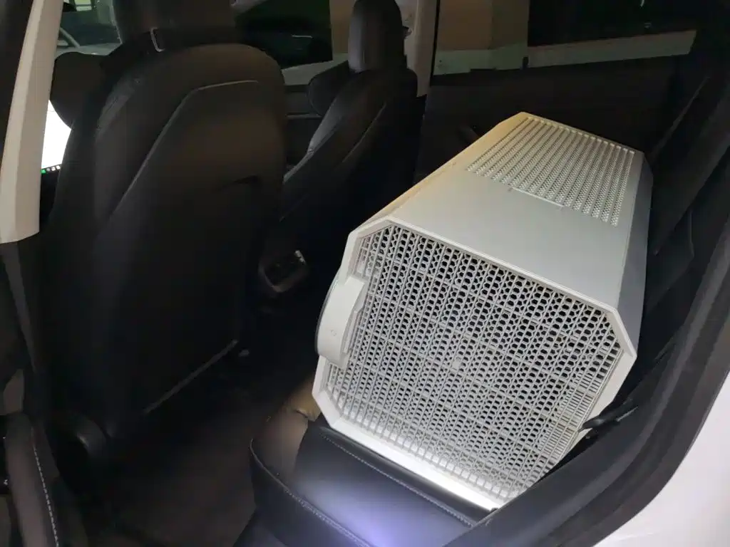 Tesla Model 3 — миниатюра 13