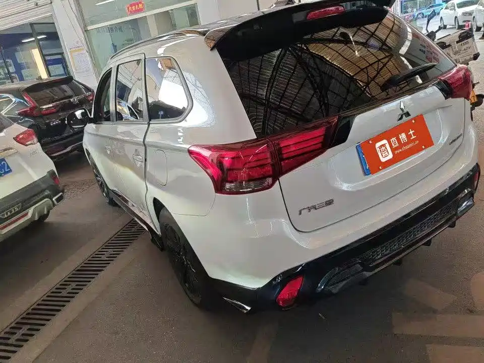 Mitsubishi Outlander — миниатюра 8