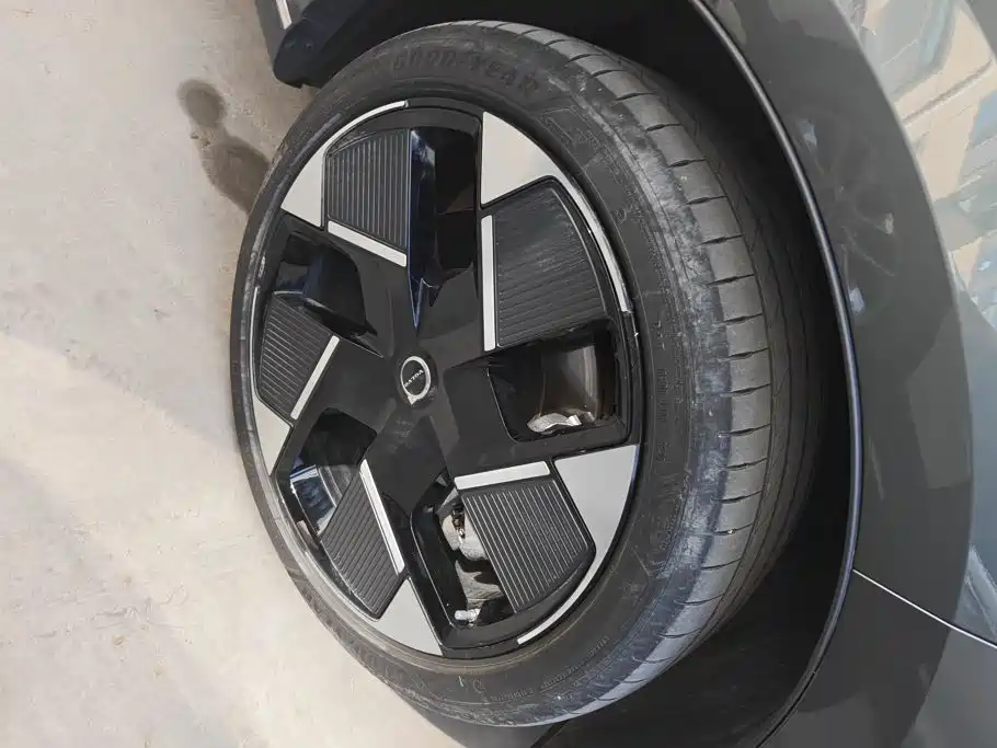 Volvo XC70 PHEV — миниатюра 6