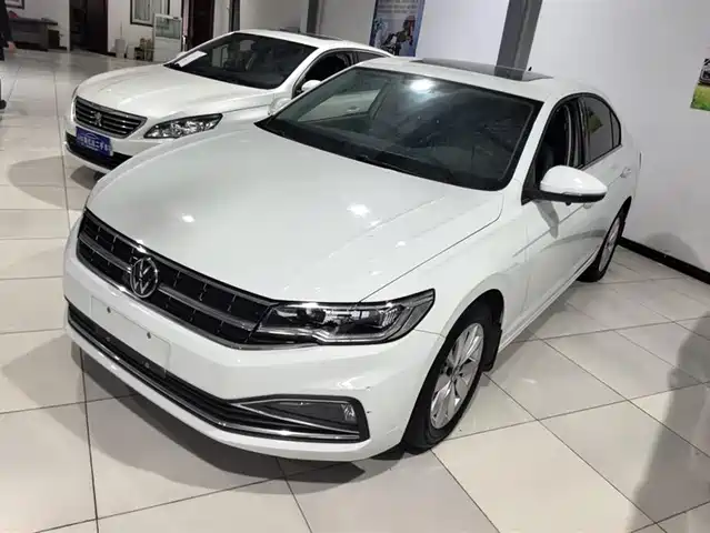 VOLKSWAGEN BORA 2022