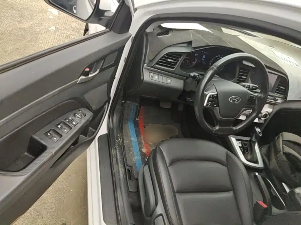 Hyundai Elantra — миниатюра 16