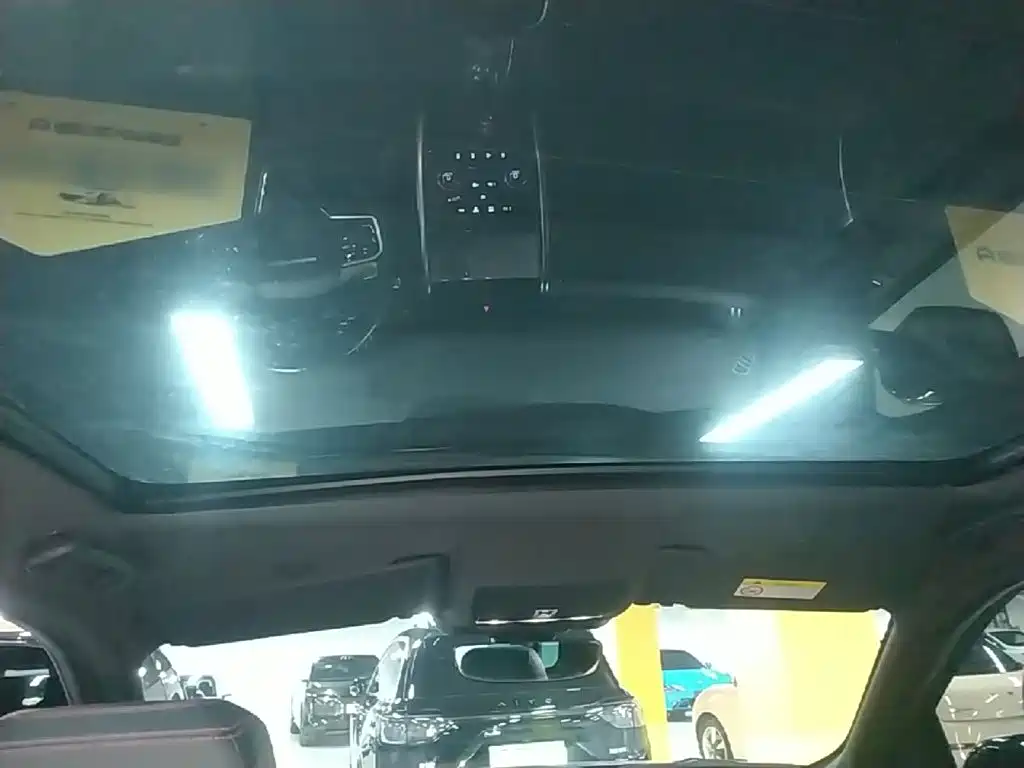 Land Rover Discovery Sport Hybrid — миниатюра 18