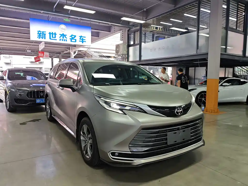 Toyota Sienna — миниатюра 3
