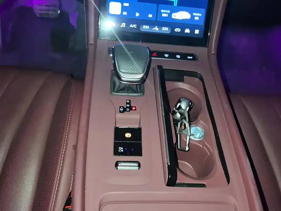 Hongqi Hongqi H5 — миниатюра 16