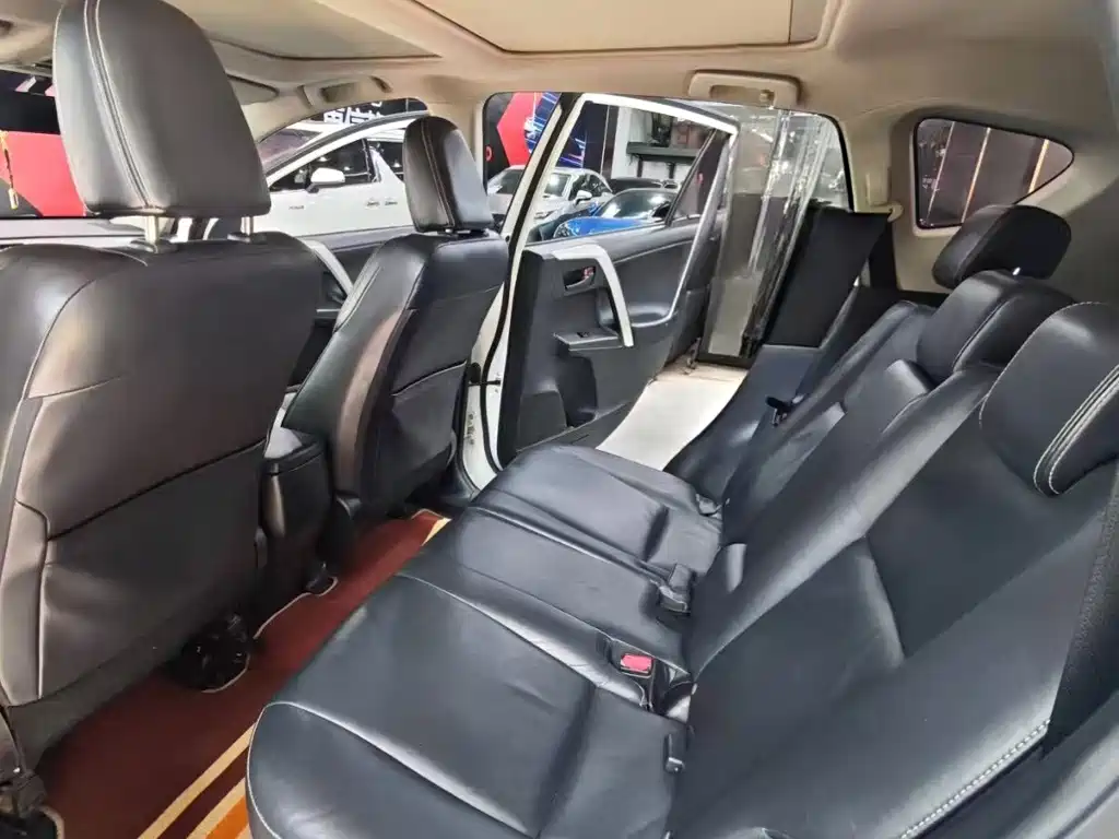 Toyota RAV4 — миниатюра 6