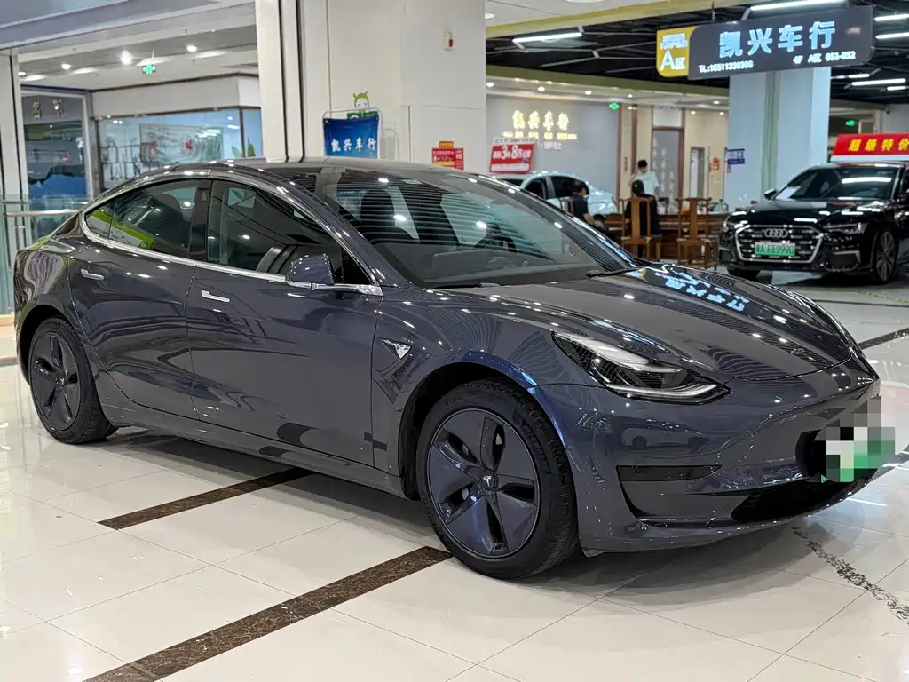 Tesla Model 3 — миниатюра 3