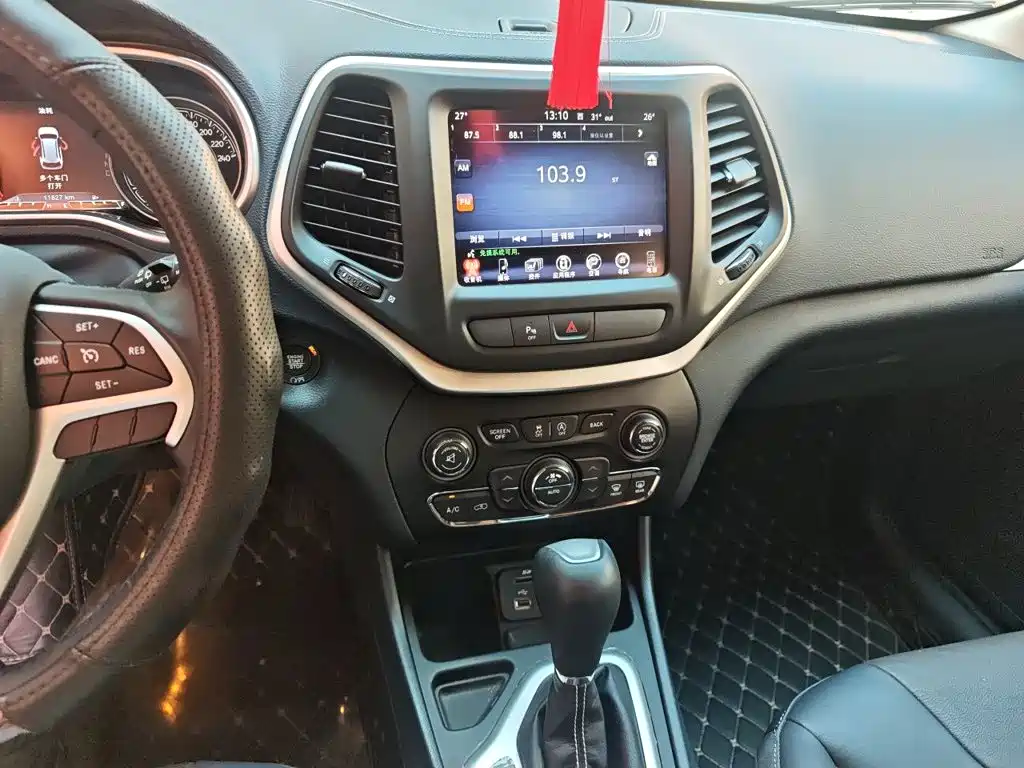 Jeep Cherokee — миниатюра 9