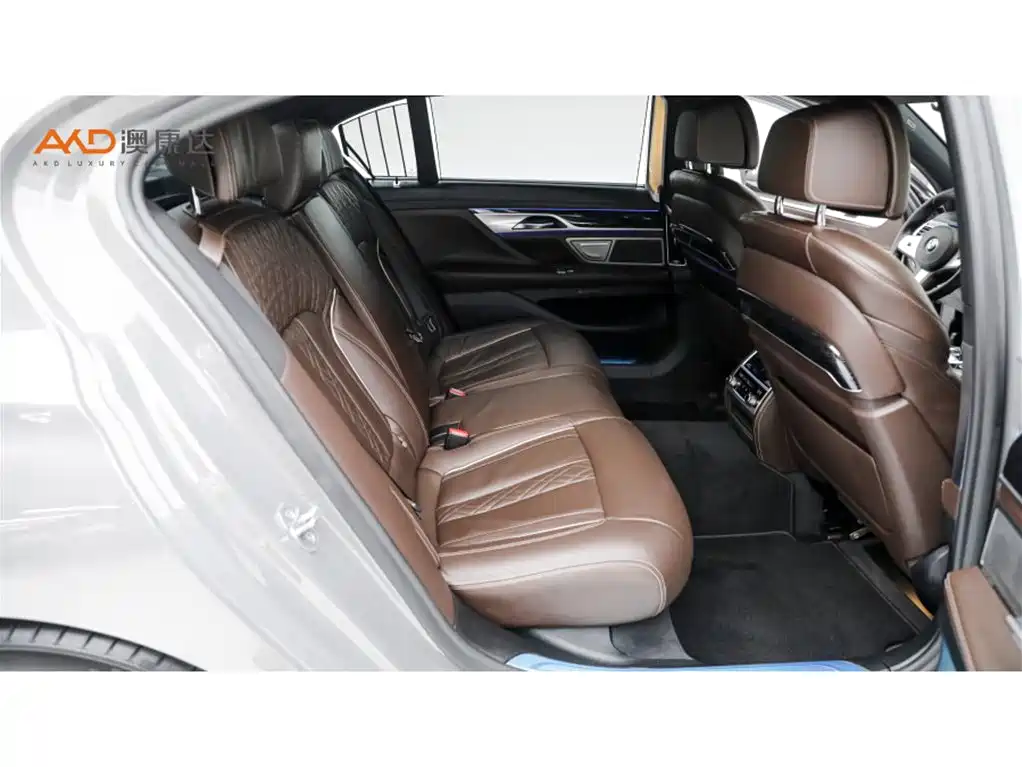 BMW 7 Series — миниатюра 8