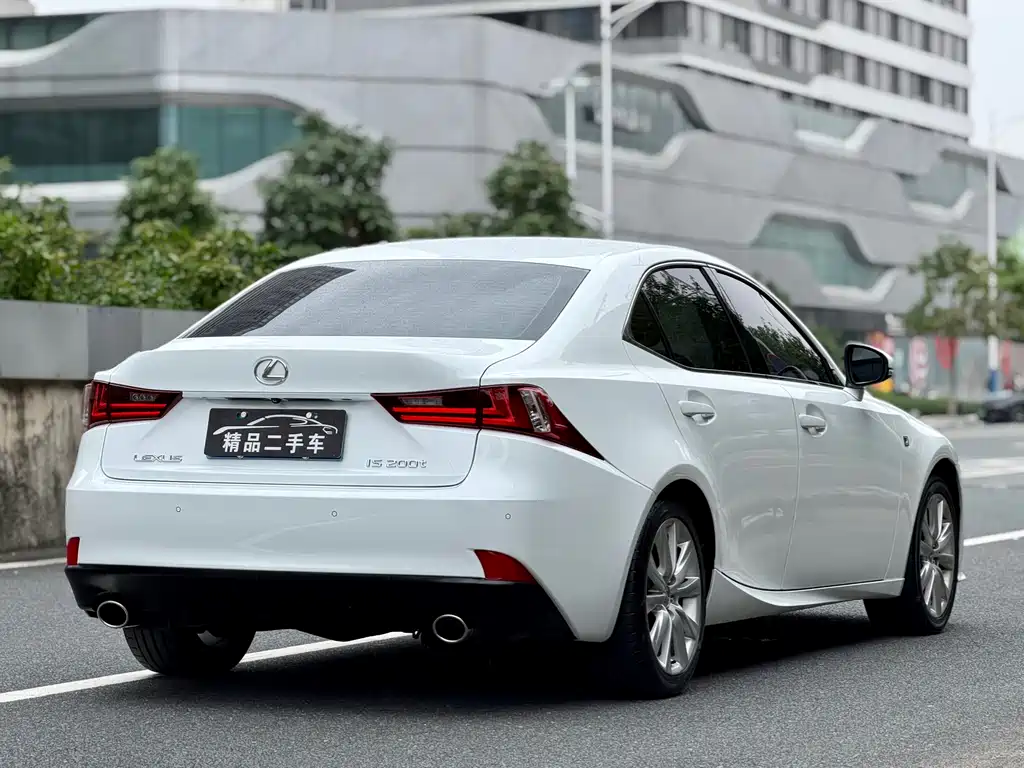 Lexus IS 2015 200t F SPORT